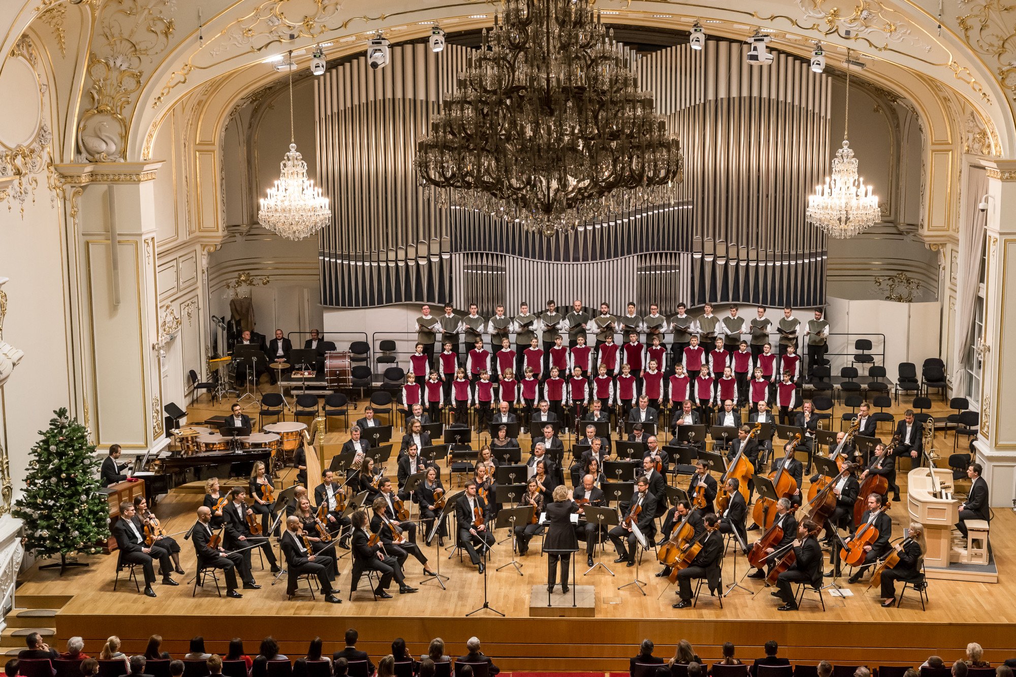 VianocĚŚnyĚ  koncert v Redute 2016 004